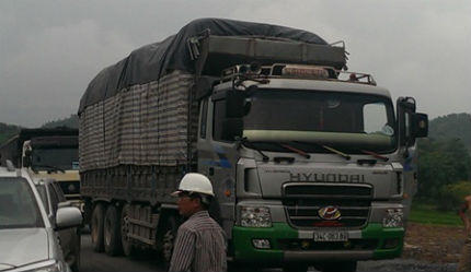 Bộ Công an kiểm tra việc xã hội đen “yểm trợ” xe quá tải trên cao tốc Nội Bài - Lào Cai